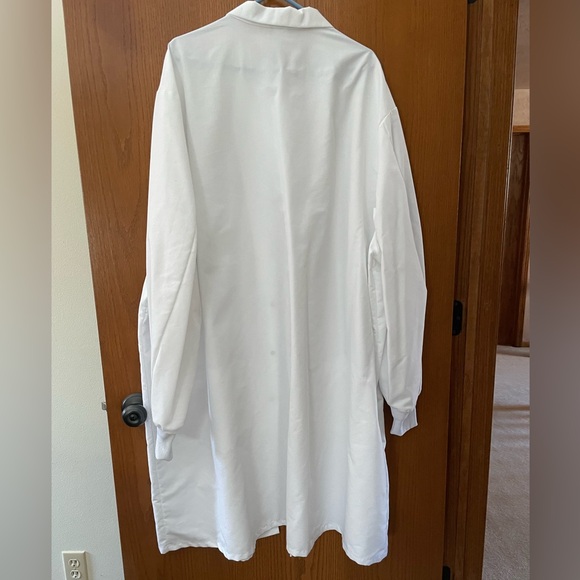 Red Kap 3X lab coat. Worn one time. EUC. 2 front side pockets. 1 chest pocket - Picture 2 of 4